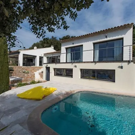 Spacious House With Pool - Near