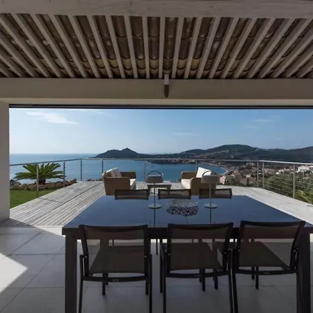 Spacious House With Pool - Near Holiday home