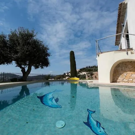 Spacious House With Pool - Near Holiday home