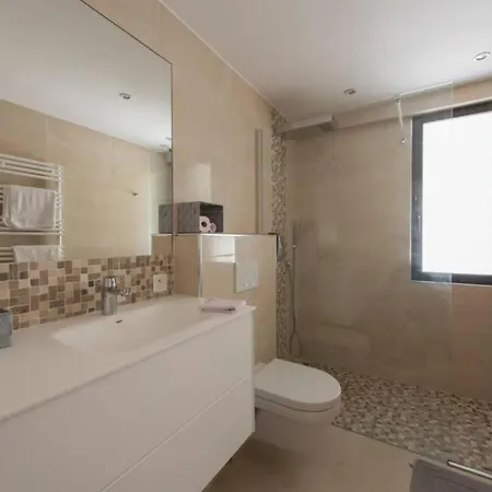 펜션 Spacious House With Pool - Near *