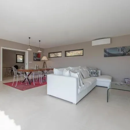 펜션 Spacious House With Pool - Near *